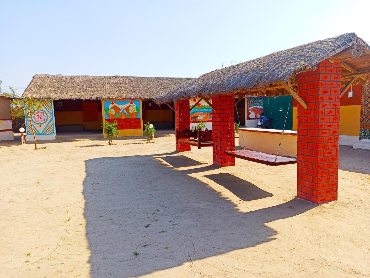 Kutir Craft Village Resort Bherandiāla エクステリア 写真