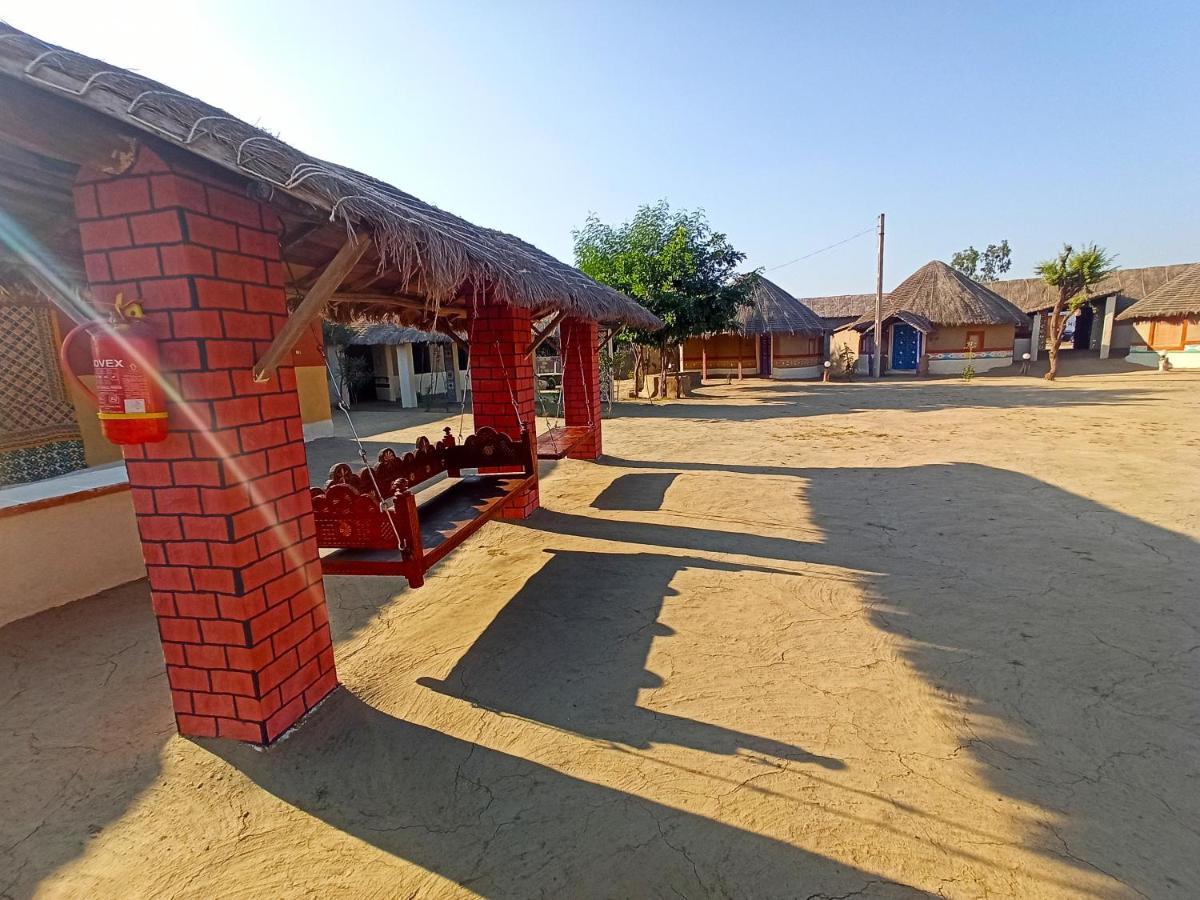 Kutir Craft Village Resort Bherandiāla エクステリア 写真