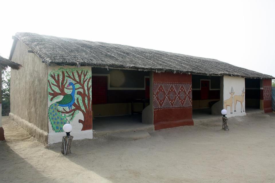 Kutir Craft Village Resort Bherandiāla エクステリア 写真