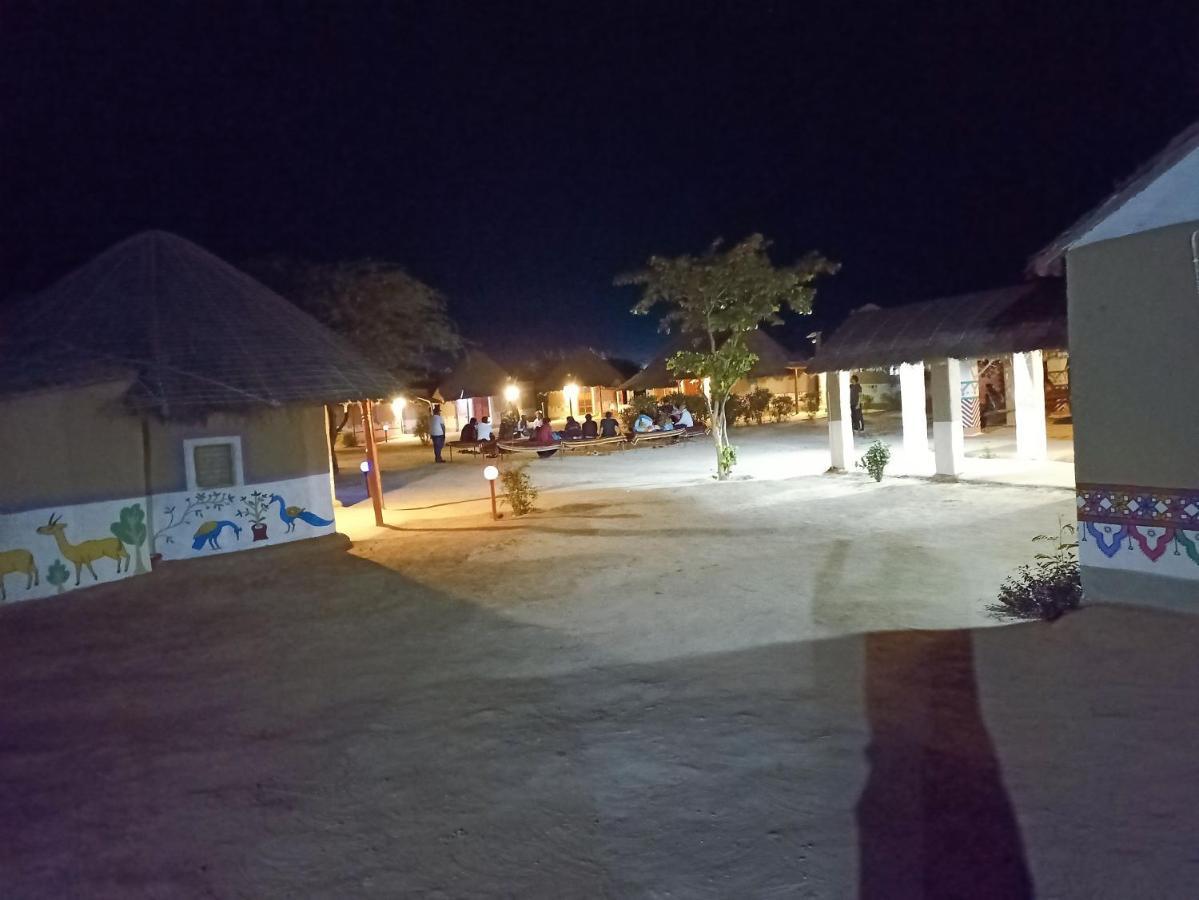 Kutir Craft Village Resort Bherandiāla エクステリア 写真