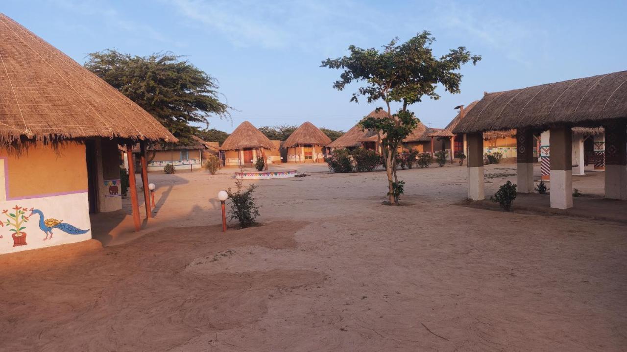 Kutir Craft Village Resort Bherandiāla エクステリア 写真