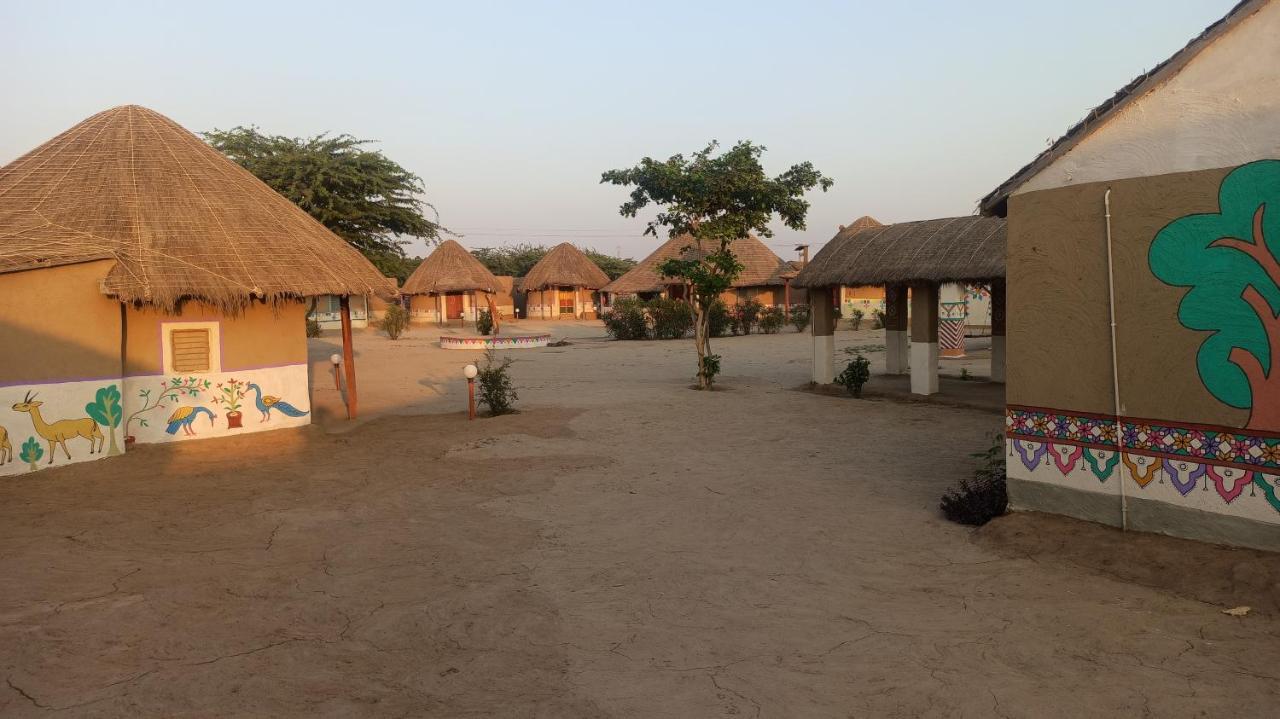 Kutir Craft Village Resort Bherandiāla エクステリア 写真