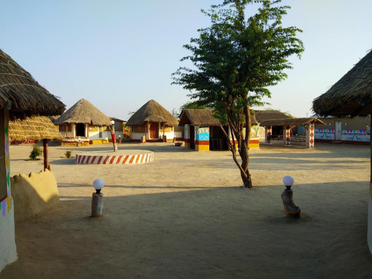 Kutir Craft Village Resort Bherandiāla エクステリア 写真