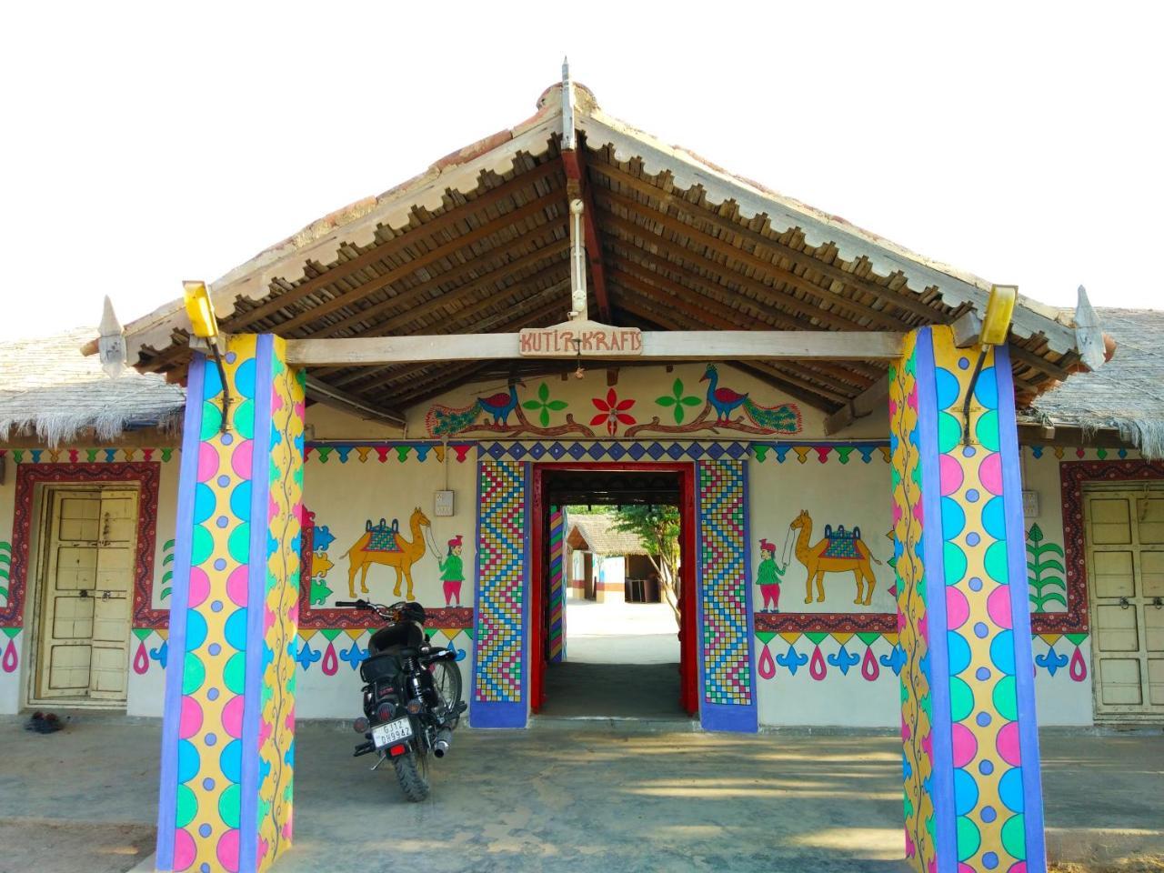 Kutir Craft Village Resort Bherandiāla エクステリア 写真