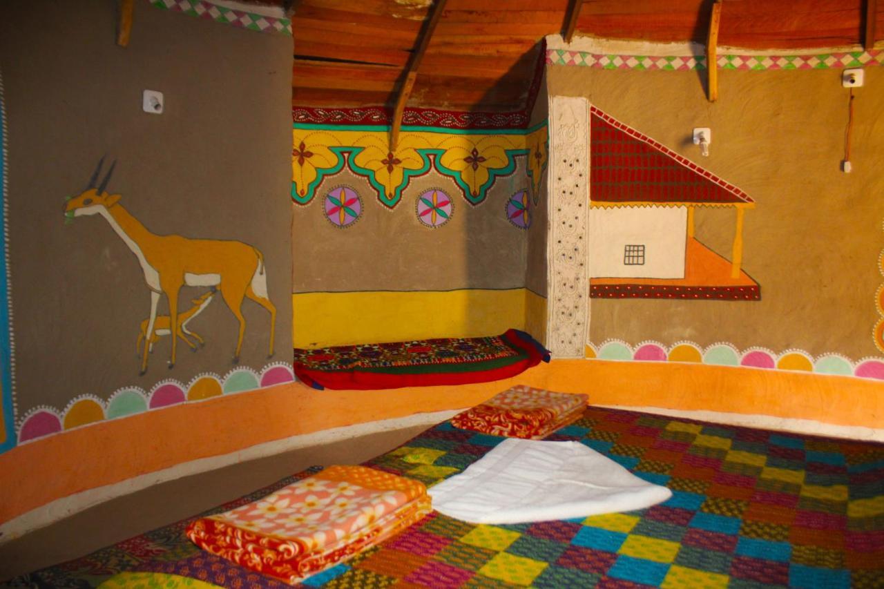 Kutir Craft Village Resort Bherandiāla エクステリア 写真