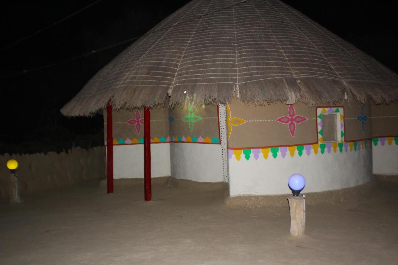 Kutir Craft Village Resort Bherandiāla エクステリア 写真