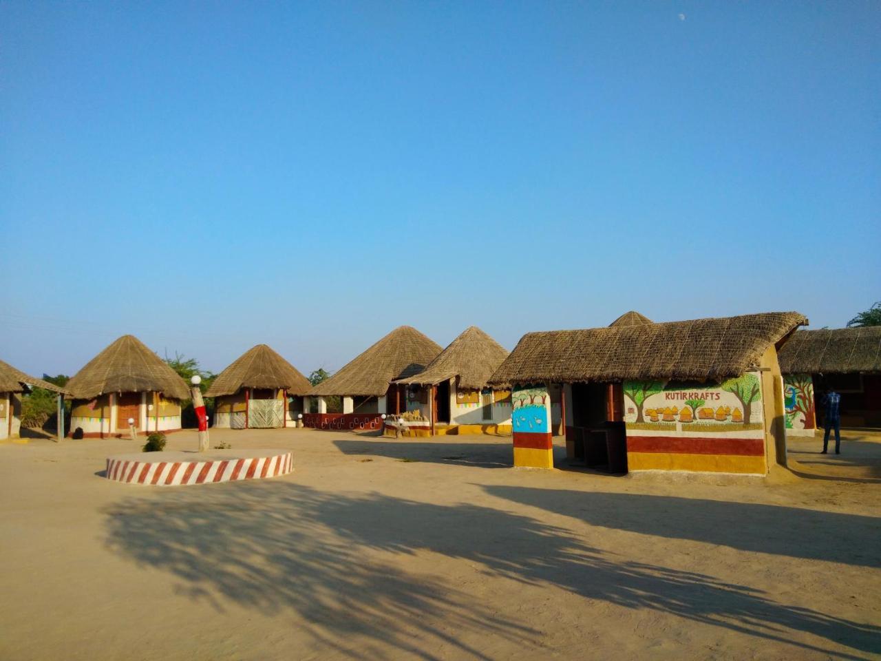 Kutir Craft Village Resort Bherandiāla エクステリア 写真